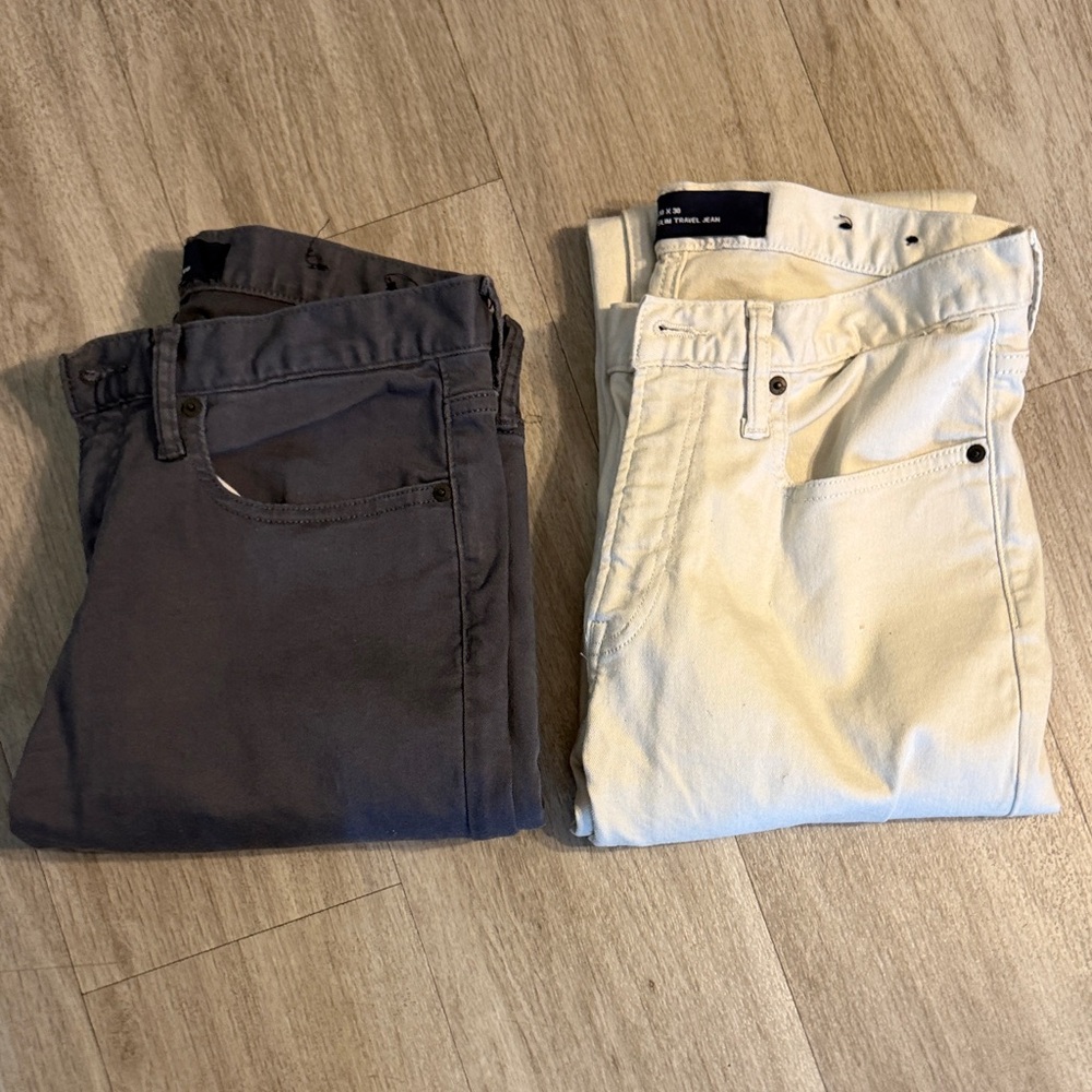 $140 2 pairs Gap Slim Travel Jeans vintage navy/regular gray 30x30